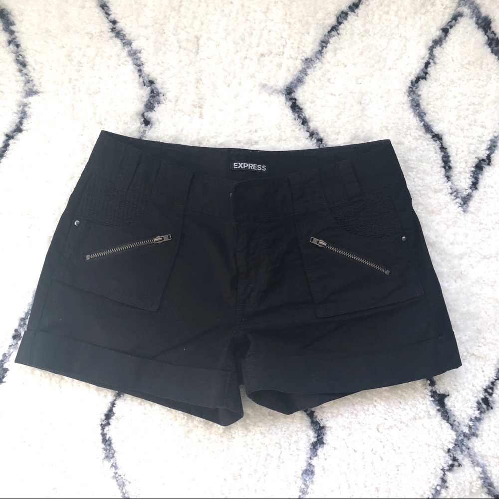 Express shorts with zipper detailing